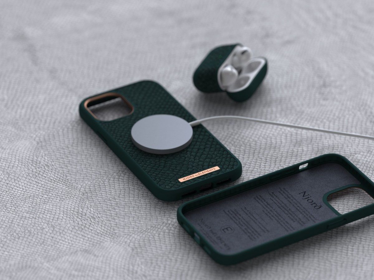 Etui z islandzkiej skóry łososia do iPhone 12 / 12 Pro zielone